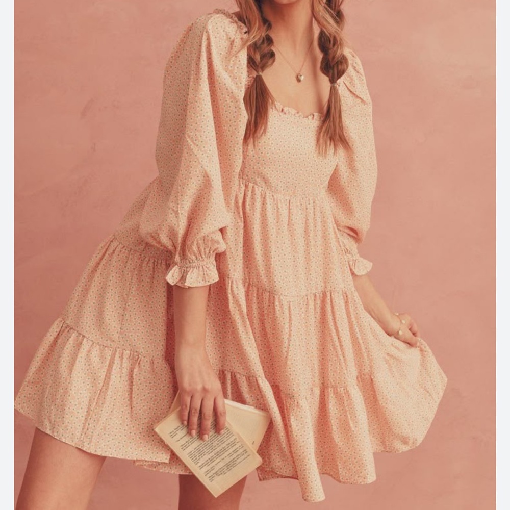 Storia Peach Floral Dress (S) – Flowy & Feminine